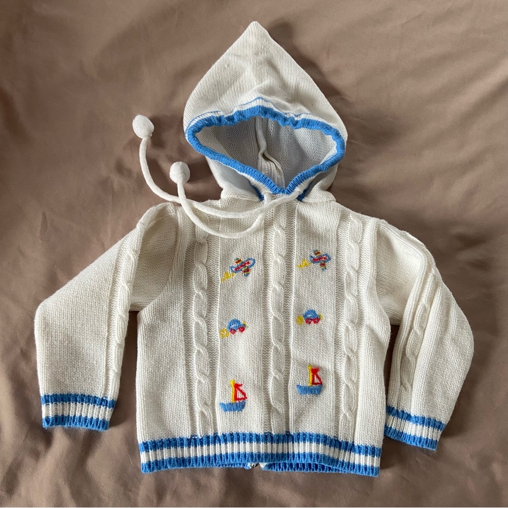Vintage White Hooded Sweater with Blue Trim and Embroidery